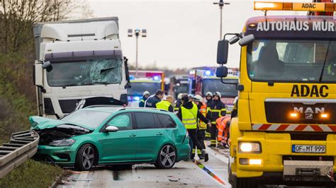 Unfall Reiht Sich An Unfall Bei Verkehrschaos Auf Der A3