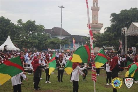 Milenial Road Safety Festival Jalan Sehat Senam Kolosal MRSF