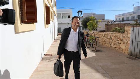 El presidente de Formentera dice que arreglar el marrón heredado de