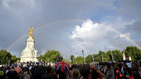 Queen Elizabeth Ii Dies Double Rainbow Appears Over Buckingham Palace