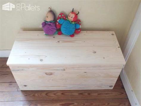 Un Grand Coffre Jouets En Bois De Palette Pallet Toys Box