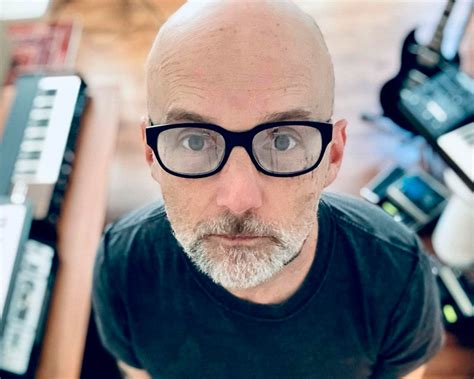 Moby lança o álbum 'Ambient 23' e cria uma sensação de calma e paz