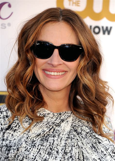 Julia Roberts Hair And Makeup At Critics Choice Awards 2014 Popsugar Beauty