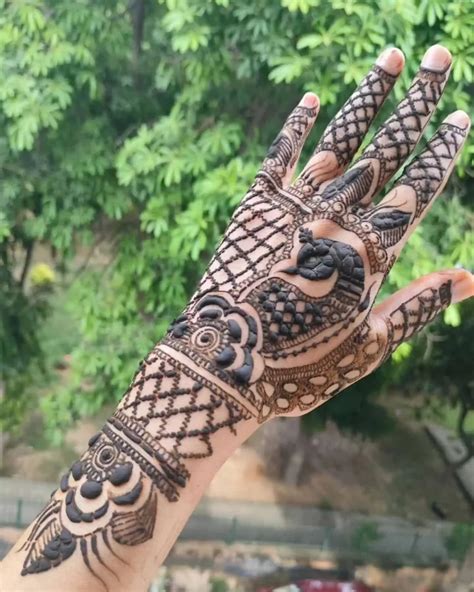 Peacock Mehndi Design Simple and Easy for Celebrations
