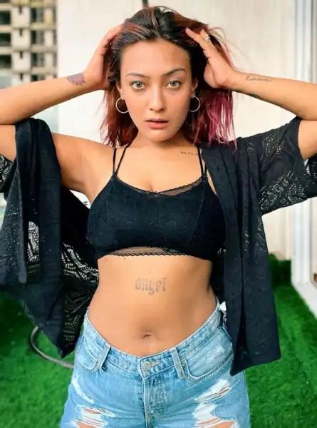 Aashika Bhatia Top 20 Hot Pics And Photo