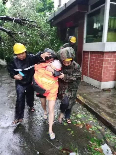 逆风而行的人 风而行 风而行素材 大山谷图库