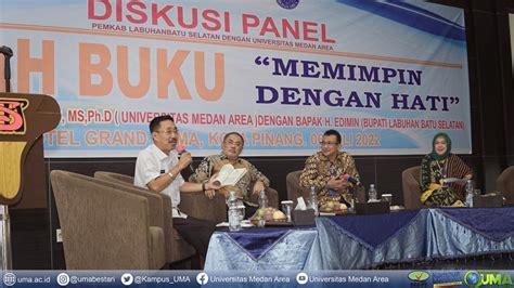 Diskusi Panel Bedah Buku Pascasarjana Uma Dengan Tema Memimpin Dengan