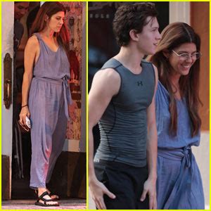 Marisa Tomei Arrives On Set To Film Spider Man Homecoming Marisa