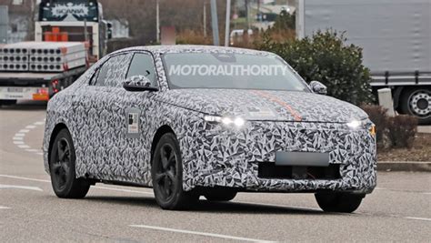 2025 DS 8 Crossback Flagship Electric Crossover Spied