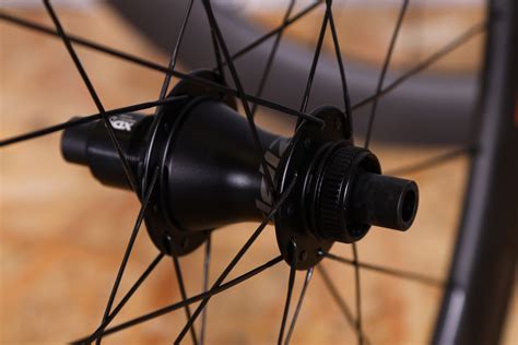 Review Zipp Firecrest Carbon Tubeless Disc Brake Wheelset Road Cc