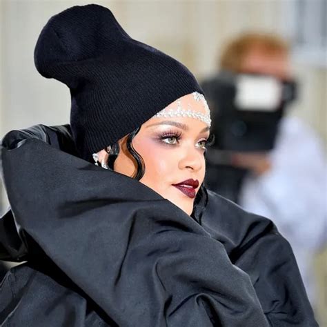 Rihanna Played Peek A Boo In Tih Of Course Styled By Yusef True