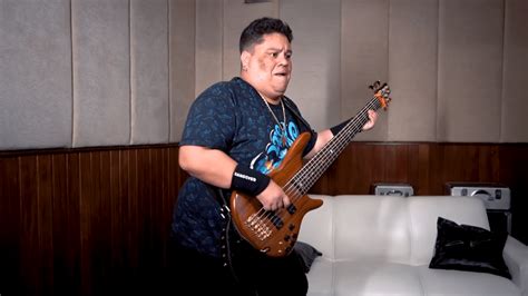 Flea Elogia Brasileiro Por Vers O Em Forr De Red Hot Chili Peppers