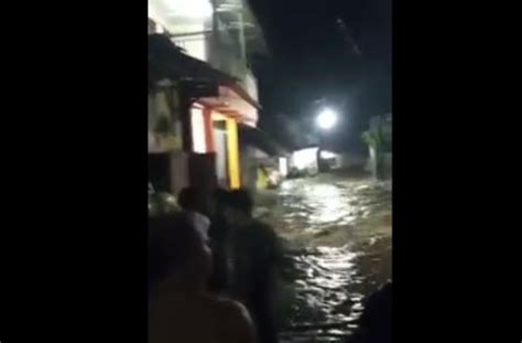 Banjir Bandang Terjang Kalibaru Banyuwangi Rumah Warga Hanyut