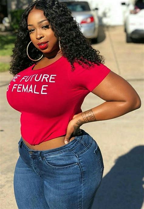 Pin On Natural Curves Curvy Women Fashion Women Curvy Women Jeans