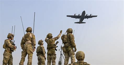 정부 내전 격화 수단에 軍수송기·병력 급파 국민 안전하게 철수”