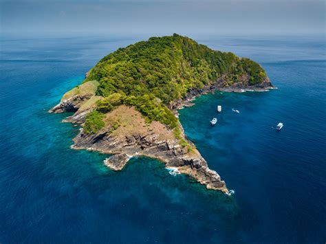 ile île Définition ILE ÎLE