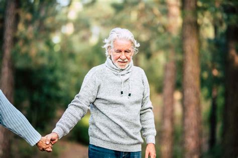 Demencja Alzheimer jak rozpoznać pierwsze sygnały Czy to już czas