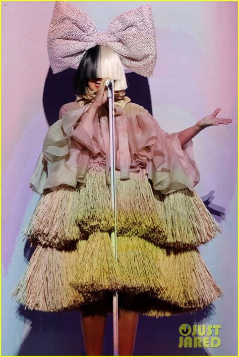 Sia Performs Cheap Thrills On The Voice Finale Video Photo