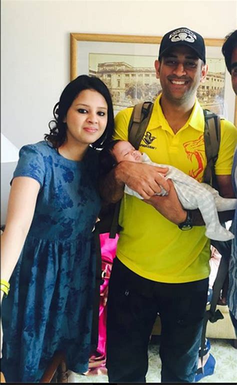 MS Dhoni, daughter Ziva’s adorable moment clicked by mom Sakshi, see pics | Sports Gallery News ...