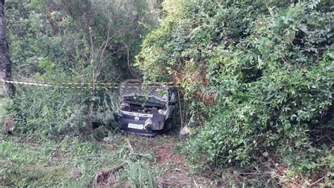 Acidente Entre Caminh O E Saveiro Na Br Deixa Uma Pessoa Ferida