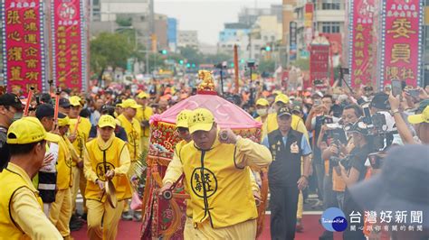 白沙屯媽贊境嘉市人潮滿滿 黃敏惠祈願媽祖賜福 蕃新聞