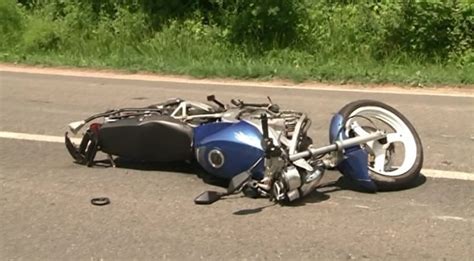 Un Motociclist S A Aflat La Un Pas De Moarte A Fost Accidentat Grav De