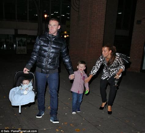 Photos : Wayne Rooney Celebrates His 28th Birthday With Wife Coleen And ...