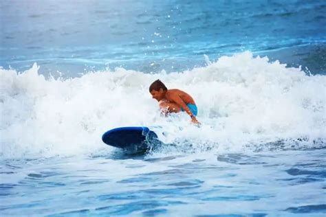 Surfing Tricks: Master the Waves with Expert Techniques