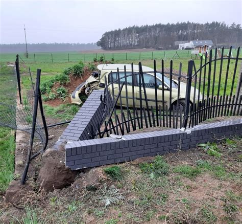 Podczas wyprzedzania straciła panowanie nad autem z impetem przebiła