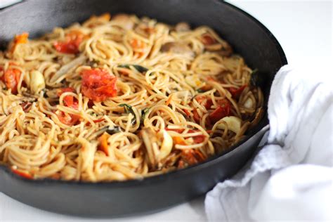 Capellini in Roasted Tomato and Garlic Sauce - NeuroticMommy