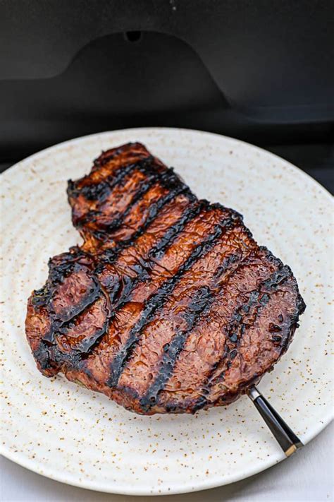 Easy Grilled Sirloin Steak On Weber Gas Grills Sip Bite Go