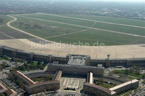 Berlin Aus Der Vogelperspektive Fassade Des Baudenkmales Flughafen