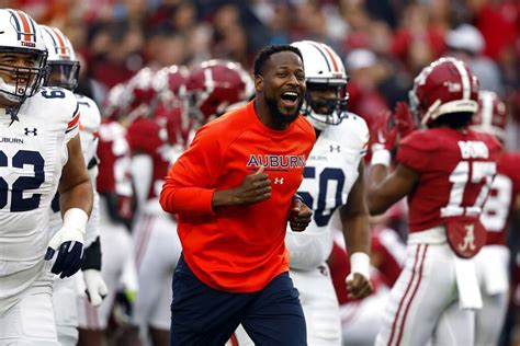 Coach Cadillac Williams inspired Auburn with powerful message : r/CFB