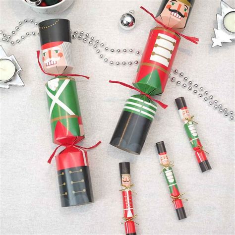 Mini Saucer Crackers And Bonbons Nutcracker 8 Pack Christmas