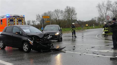 Unfall An Der Kreuzung Obendeich Seniorin Bersieht Pkw Shz