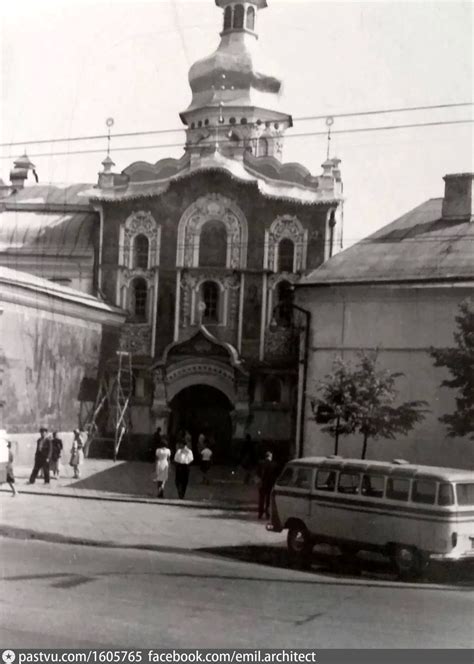 Головний вхід до Києво-Печерської лаври