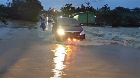 Breakingnews Sungai Rikit Sultan Daulat Meluap Banjir Rendam Jalan