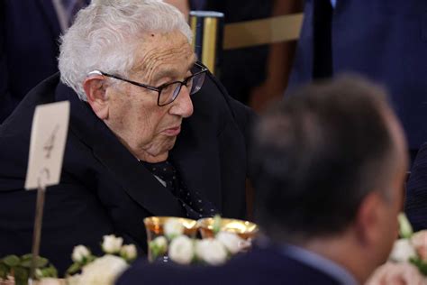 Aos 100 Anos Kissinger Faz Visita Surpresa A Pequim E Pede Que China E