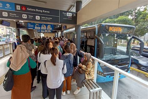 Penumpang Transjakarta Tembus 1 1 Juta Orang Sehari