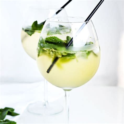 10 Prosecco Cocktails for the Ultimate Celebration