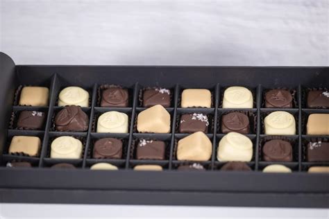 Buy 32 Pcs Box Dark Chocolate Dates Online In Dubai Floral Art