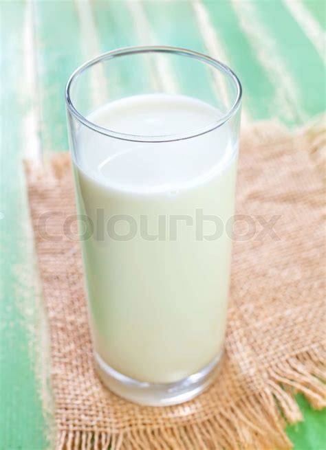 Milch Im Glas Stock Bild Colourbox