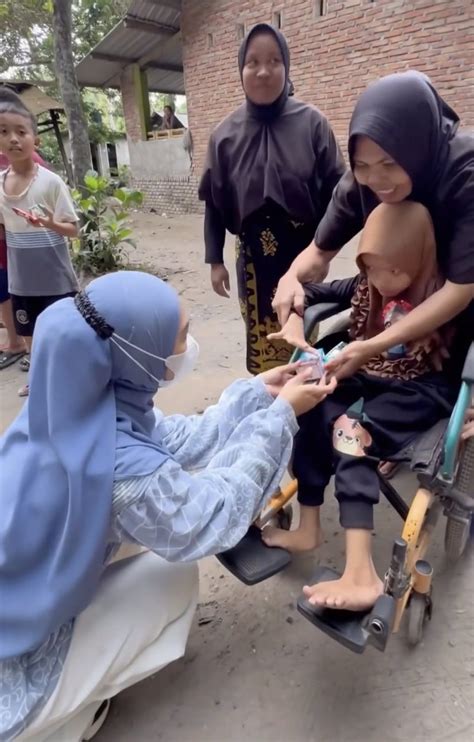 Momen Saat Ria Ricis Lakukan Aksi Sosial Dikira Mau Nyaleg