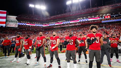 Best Photos Of Bucs Defensive Line From The 2022 Season