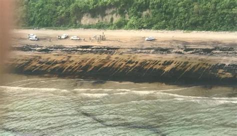 El Derrame De Petr Leo En Esmeraldas Ti De Negro La Playa Las Palmas