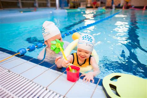 Nauka pływania przez zabawę Rybki Smile Swim