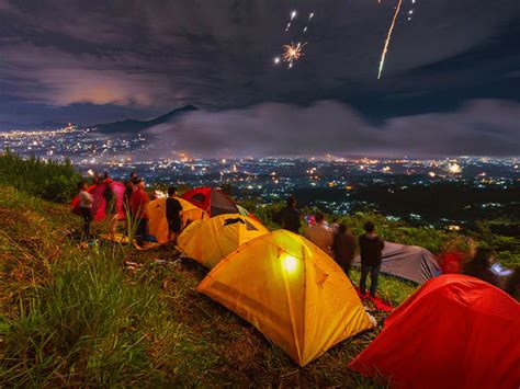 Bukit Alesano Tempat Camping Dengan Gemerlap Cahaya Kota Bogor Superlive