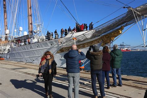 Fotos Los Gaditanos Apuran Su Despedida De Elcano