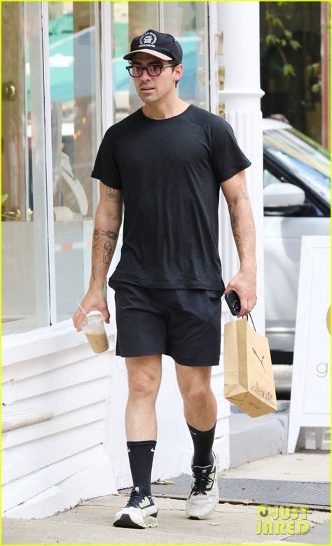 Recent Photos of Joe Jonas Stepping Out Without His Wedding Ring Resurface Amid Sophie Turner ...