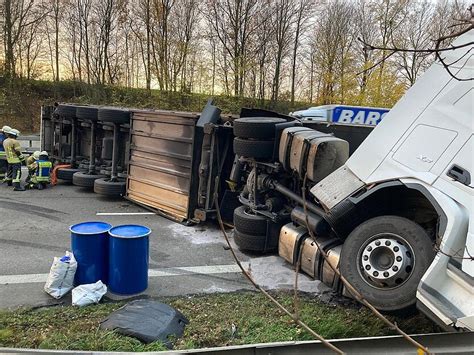 Schwerer Lkw Unfall Auf Der A Bei Neuenstein Stimme De